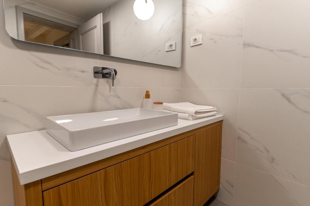 Superior 2 Bedroom Apartment Gabriela Дубровник Экстерьер фото